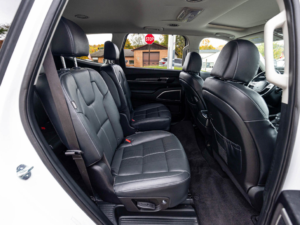 Used 2024 Kia Telluride EX w/ EX Captain's Chair Package AWD/4WD image 28