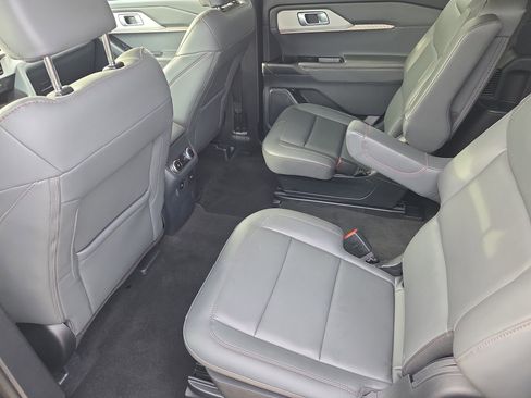 Used 2025 Ford Explorer Active w/ Active Comfort Package image 13