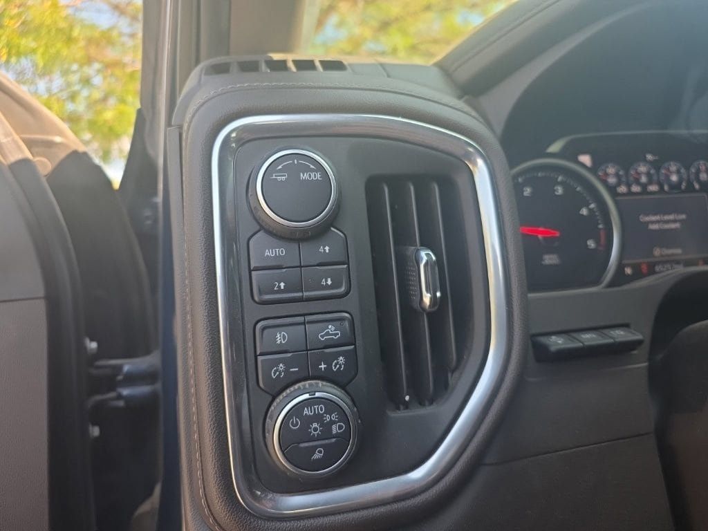 Used 2020 Chevrolet Silverado 2500 LTZ w/ LTZ Premium Package AWD/4WD image 21