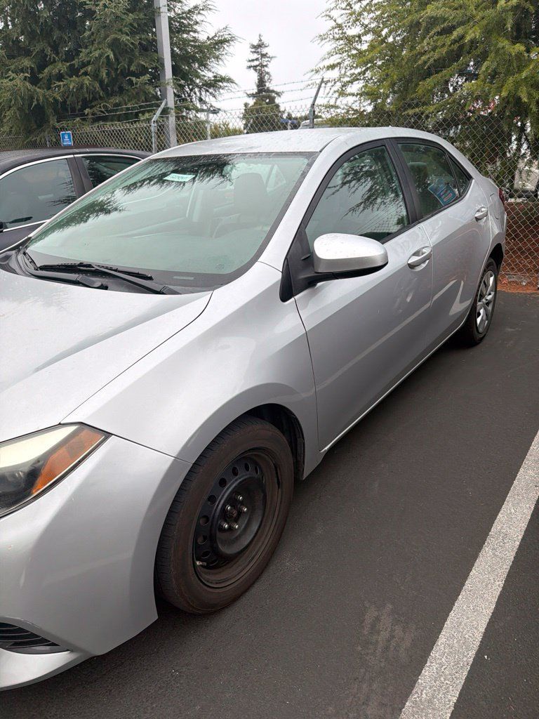 Used 2015 Toyota Corolla LE FWD image 2