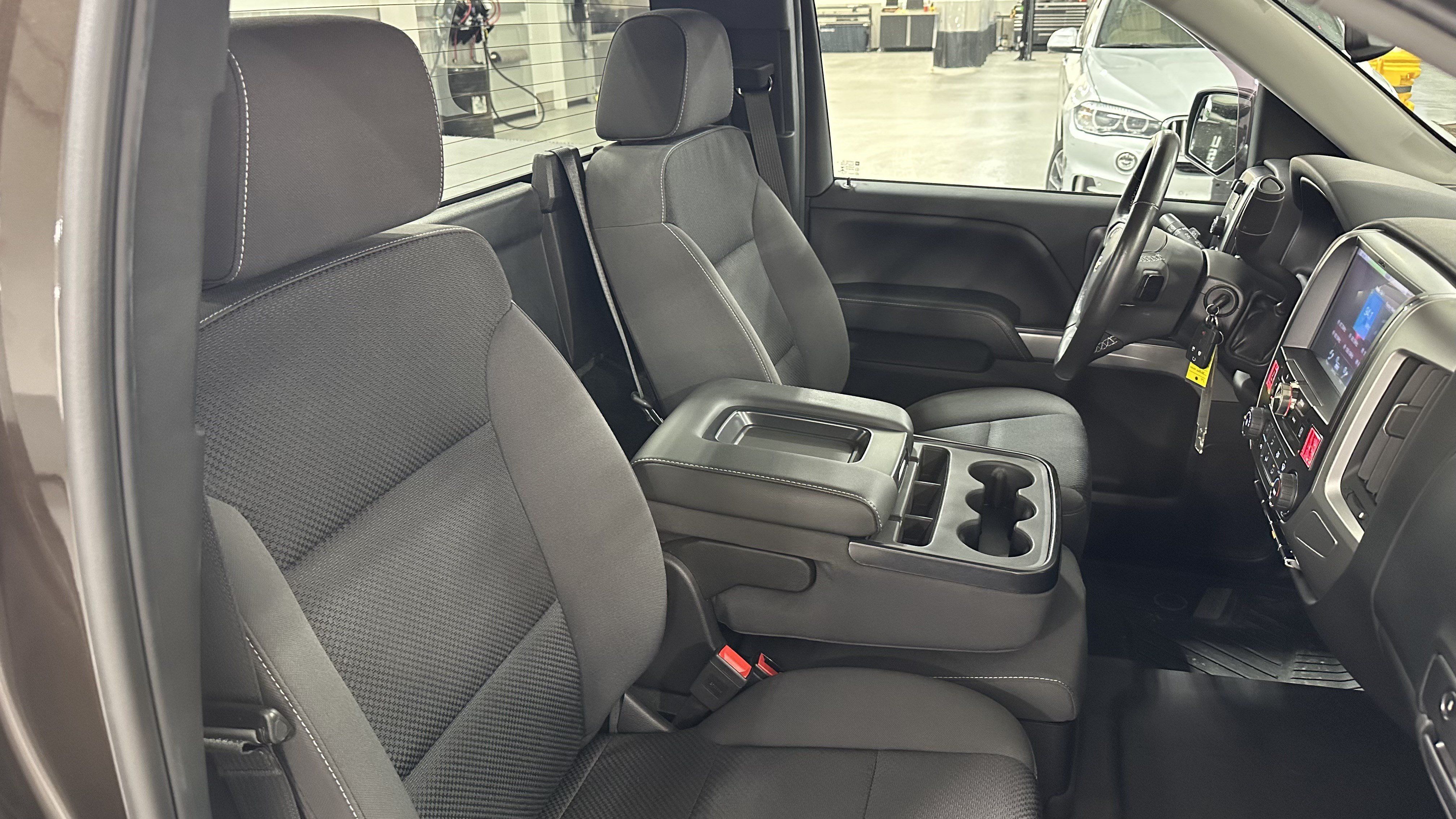 Used 2018 Chevrolet Silverado 1500 LT w/ LT Convenience Package AWD/4WD image 31