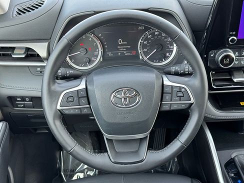 Used 2024 Toyota Highlander XLE image 26