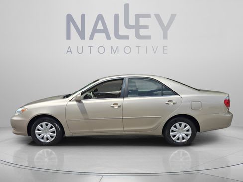 Used 2005 Toyota Camry LE FWD image 2