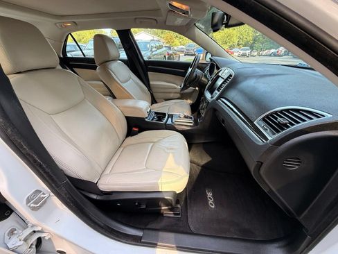 Used 2015 Chrysler 300 Limited RWD image 17