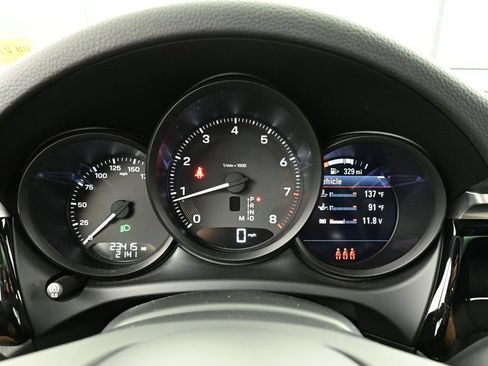 Certified 2022 Porsche Macan AWD/4WD image 18