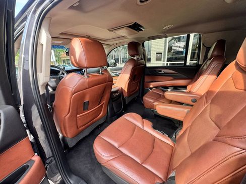 Used 2017 Cadillac Escalade ESV Premium Luxury AWD/4WD image 19