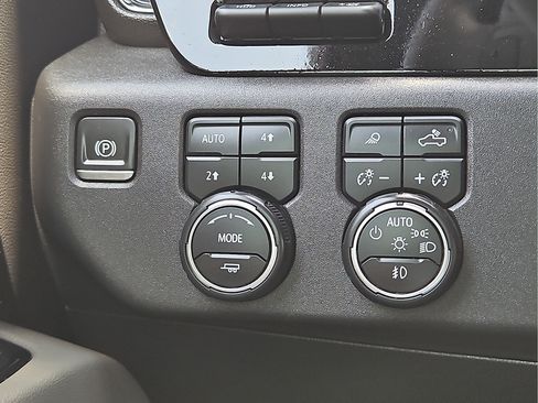 Used 2023 Chevrolet Silverado 1500 ZR2 w/ Technology Package AWD/4WD image 15