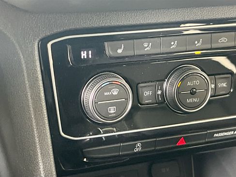 Used 2023 Volkswagen Atlas Cross Sport SE image 19