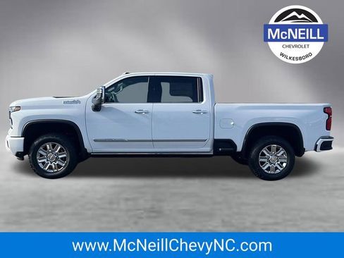 New 2026 Chevrolet Silverado 2500 High Country w/ High Country Premium Package AWD/4WD image 4