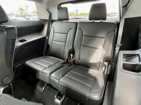 Used 2023 GMC Acadia SLT image 19