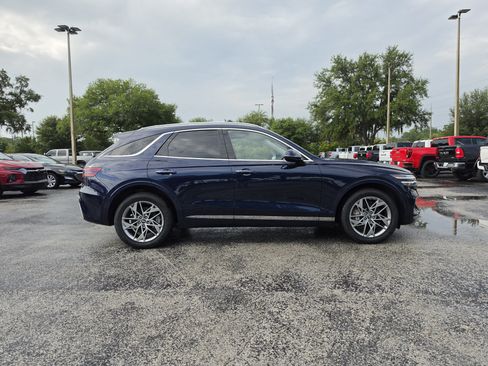 Used 2025 Genesis GV70 2.5T AWD/4WD image 3