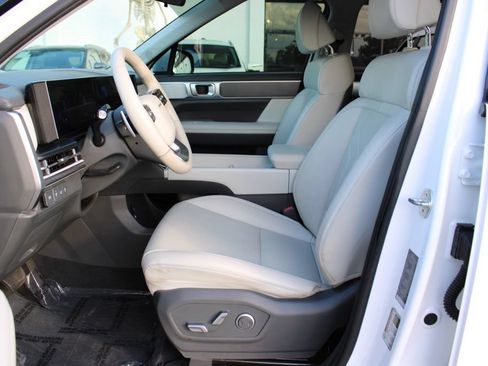 Used 2024 Hyundai Santa Fe SEL FWD image 10