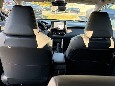 Used 2025 Toyota Corolla Cross XLE image 8
