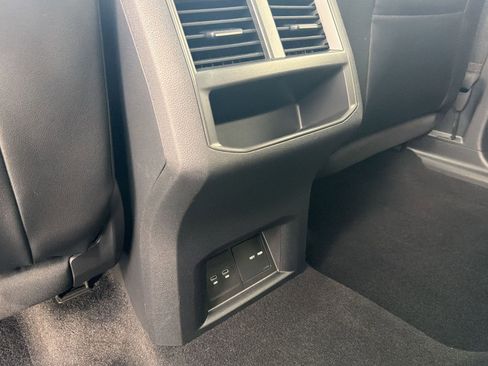 Certified 2022 Volkswagen Atlas Cross Sport SE w/ Panoramic Sunroof Package FWD image 31