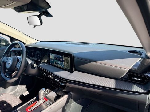 Used 2025 Nissan Kicks SR FWD image 29