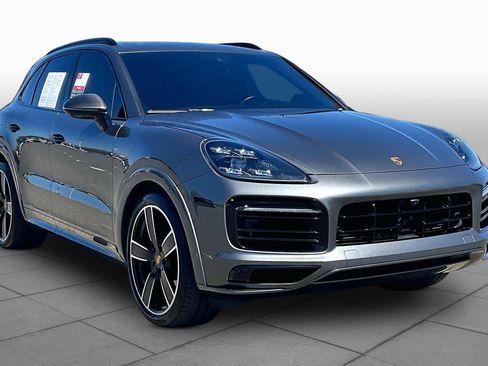 Used 2022 Porsche Cayenne GTS AWD/4WD image 2