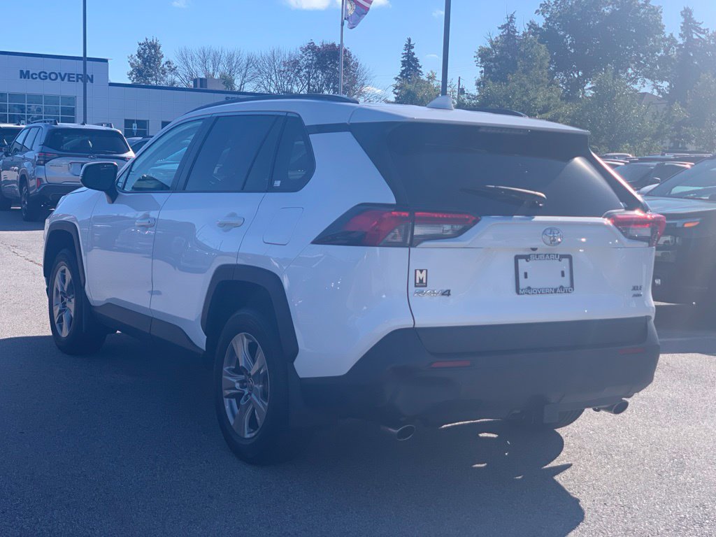 Used 2022 Toyota RAV4 XLE w/ Convenience Package AWD/4WD image 4