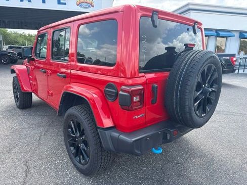 Used 2024 Jeep Wrangler Unlimited Sahara AWD/4WD image 6