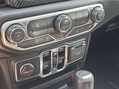 Used 2023 Jeep Gladiator Sport AWD/4WD image 15