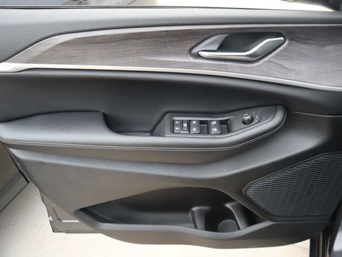New 2026 Jeep Grand Cherokee Altitude AWD/4WD image 17