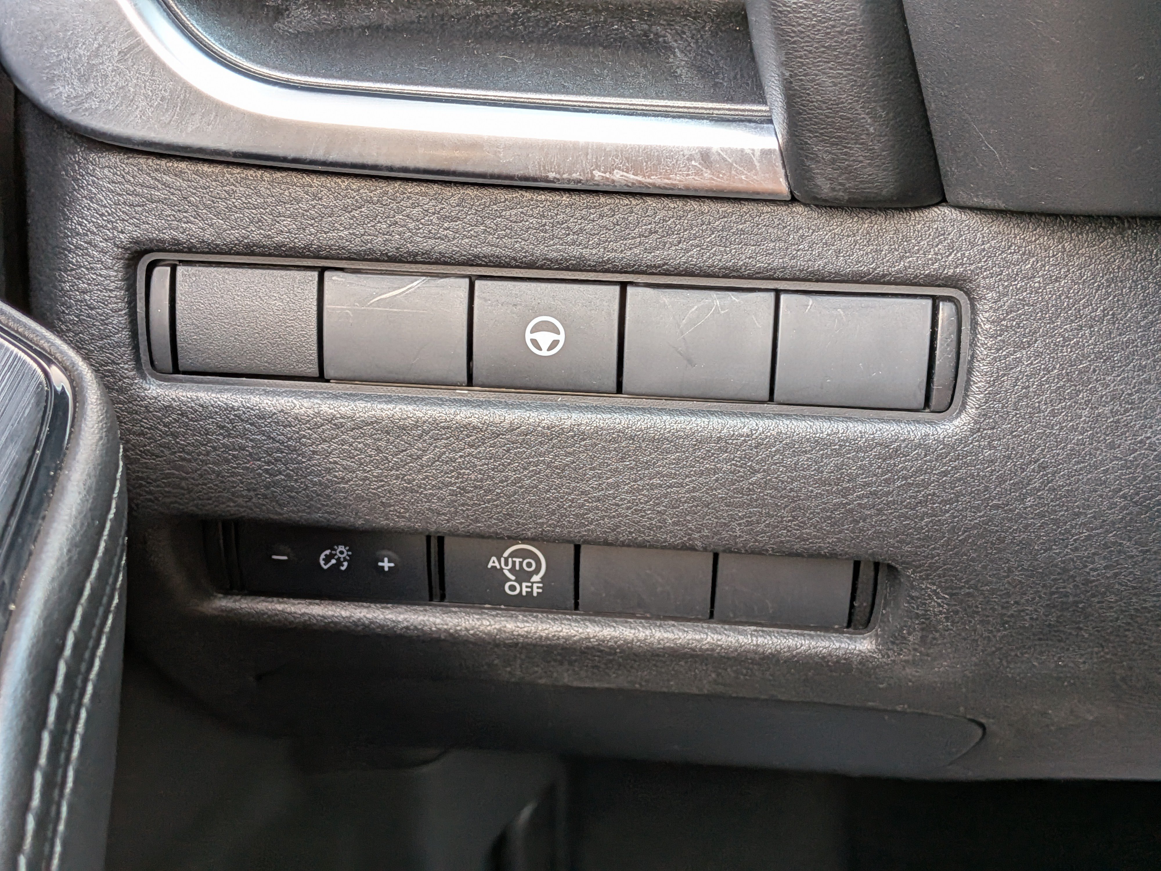 Used 2023 Nissan Rogue SV FWD image 22