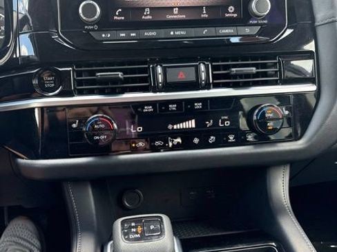 Used 2025 Nissan Pathfinder SV FWD image 9