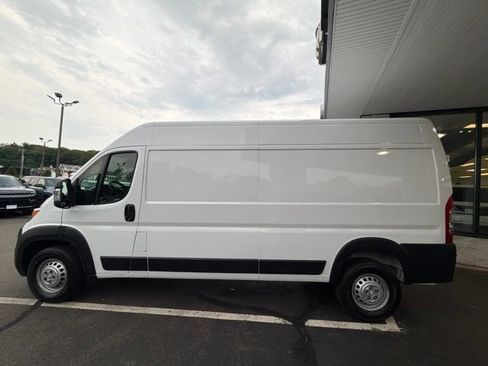 Used 2025 RAM ProMaster 2500 w/ Convenience Group FWD image 8