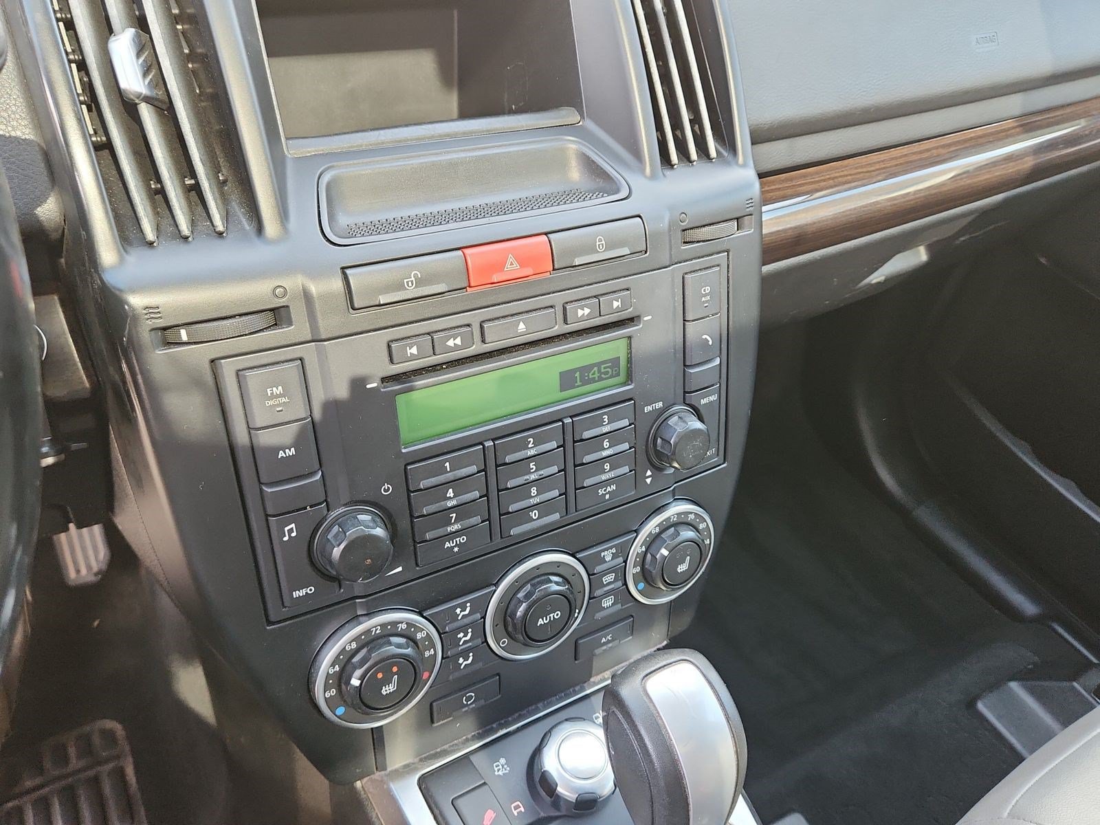 Used 2012 Land Rover LR2 HSE AWD/4WD image 29
