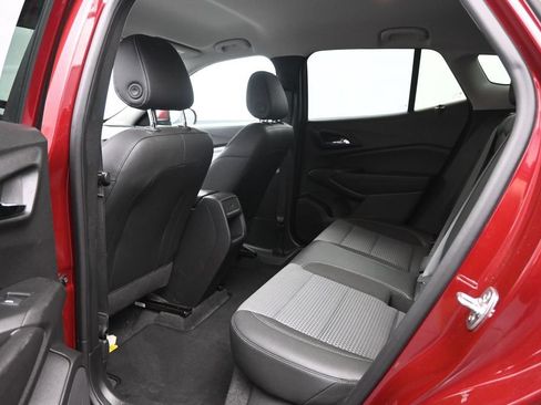 Used 2025 Chevrolet Trax LT FWD image 24