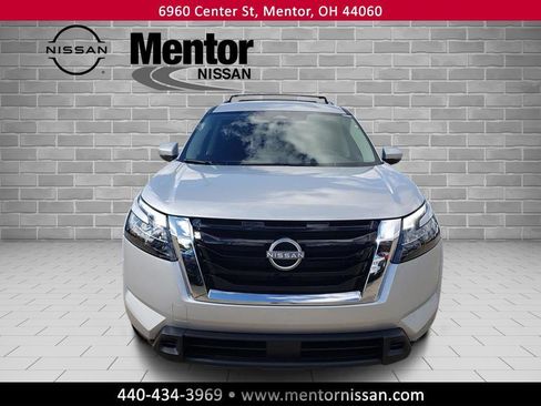 New 2025 Nissan Pathfinder SV image 2