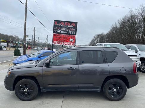 Used 2017 Jeep Compass Sport FWD image 4