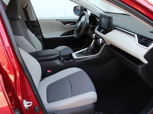 Used 2021 Toyota RAV4 XLE image 37