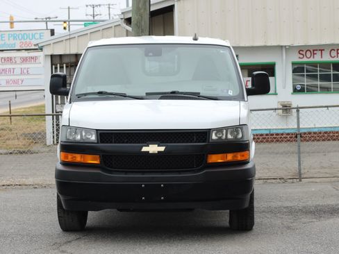 Used 2019 Chevrolet Express 2500 RWD image 2