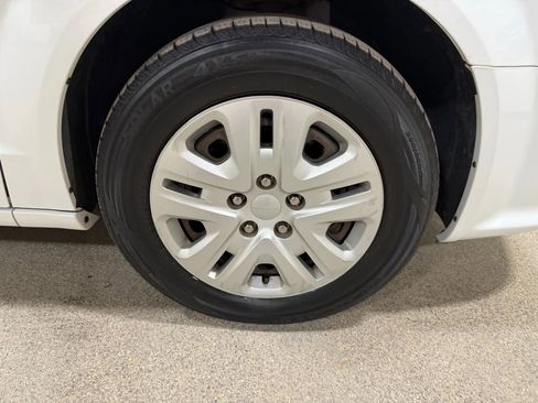 Used 2018 Dodge Grand Caravan SE w/ UConnect Hands-Free Group image 63