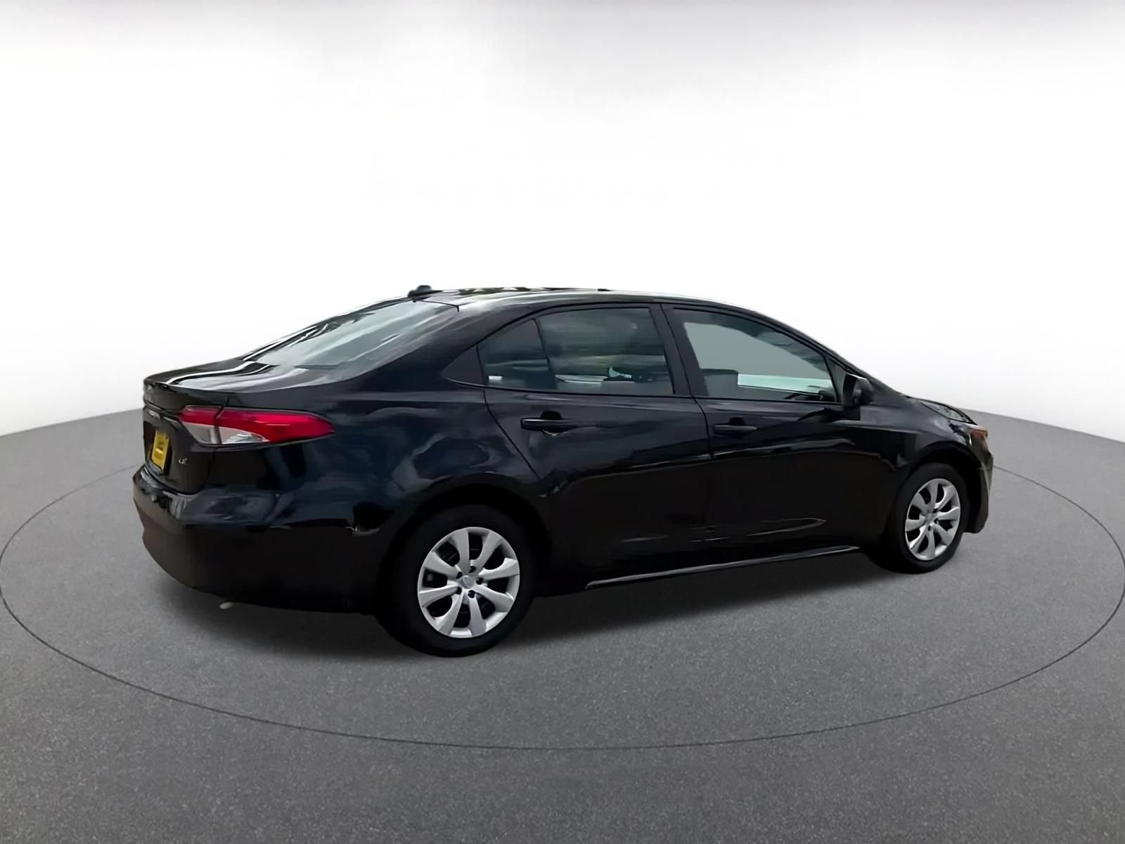 Used 2025 Toyota Corolla LE FWD image 14