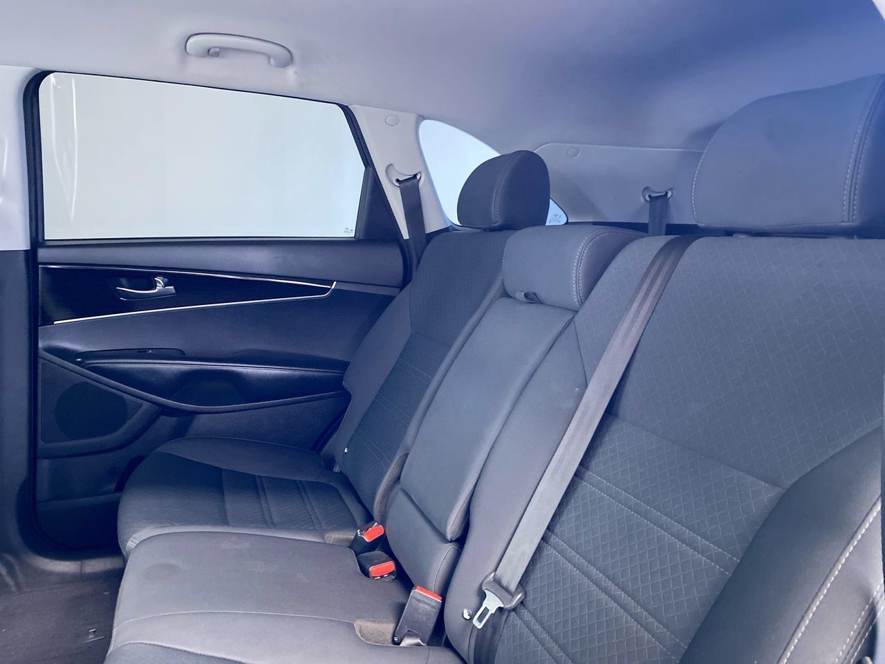 Used 2019 Kia Sorento FWD image 33