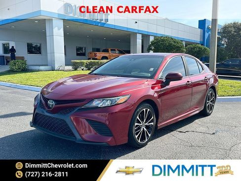Used 2018 Toyota Camry SE image 1