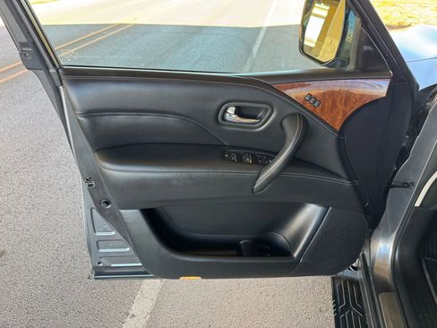 Used 2019 INFINITI QX80 Luxe w/ 22" Wheel Package image 9