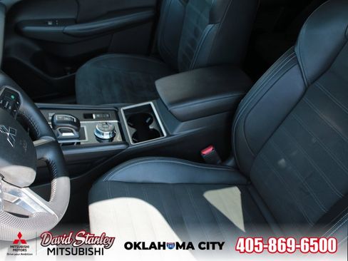 Used 2023 Mitsubishi Outlander SE image 5