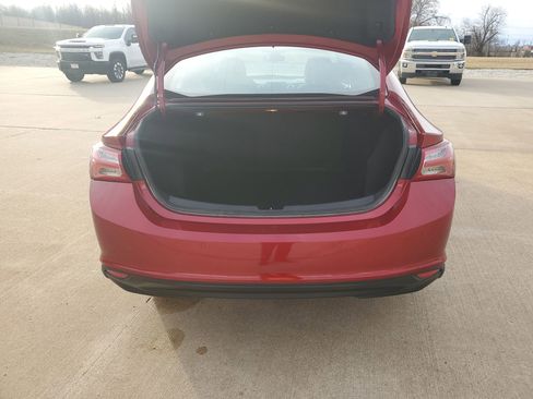 Used 2021 Chevrolet Malibu LT image 31