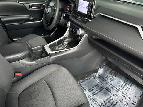 Used 2021 Toyota RAV4 XLE image 18