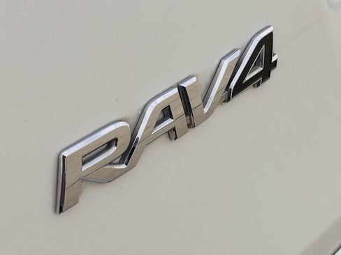 Used 2017 Toyota RAV4 Limited FWD image 12