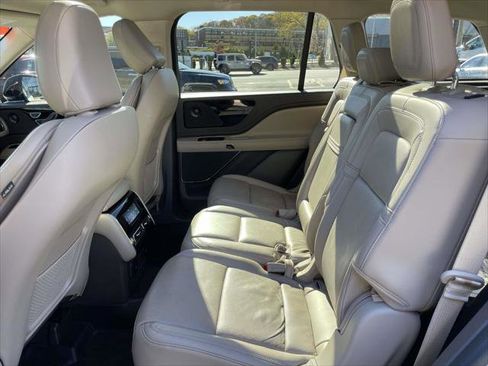 Used 2022 Lincoln Aviator Reserve w/ Elements Package Plus image 11