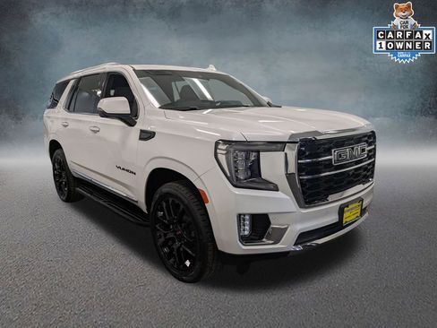 Used 2024 GMC Yukon SLT w/ SLT Premium Package AWD/4WD image 3