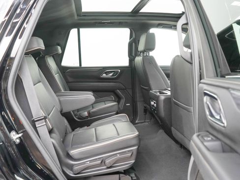 Used 2024 GMC Yukon SLT w/ SLT Luxury Package AWD/4WD image 12