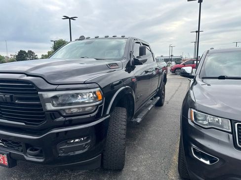 Used 2022 RAM 2500 Laramie w/ Night Edition AWD/4WD image 4