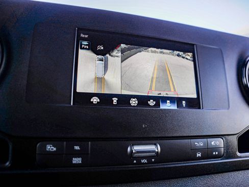 Used 2024 Mercedes-Benz Sprinter 2500 image 24