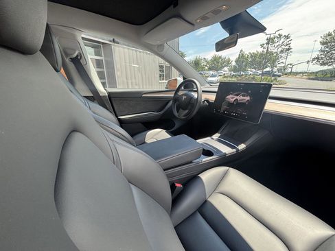 Used 2023 Tesla Model Y Long Range AWD/4WD image 17