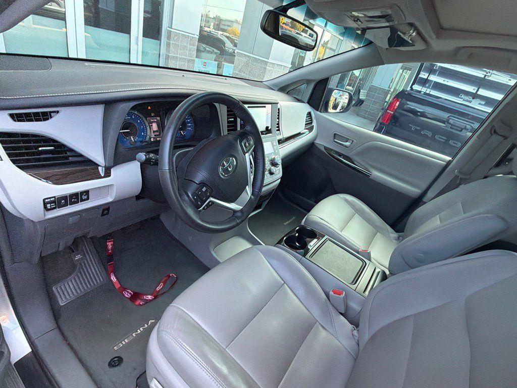 Used 2017 Toyota Sienna XLE w/ XLE Navigation Package AWD/4WD image 9