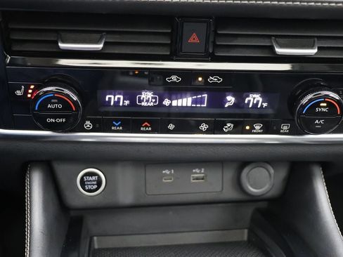 Used 2023 Nissan Rogue SL w/ SL Premium Package image 24